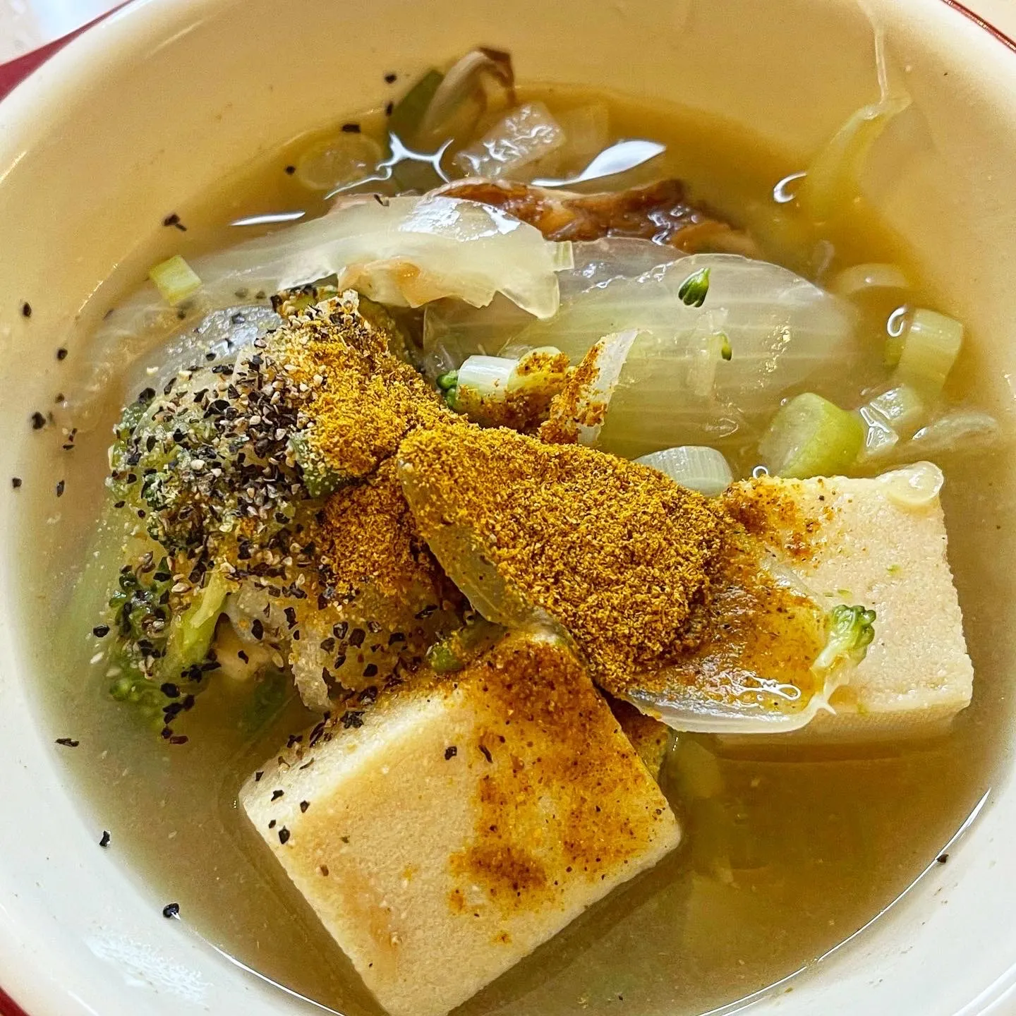 スープに高野豆腐で満足感と栄養素アップ
